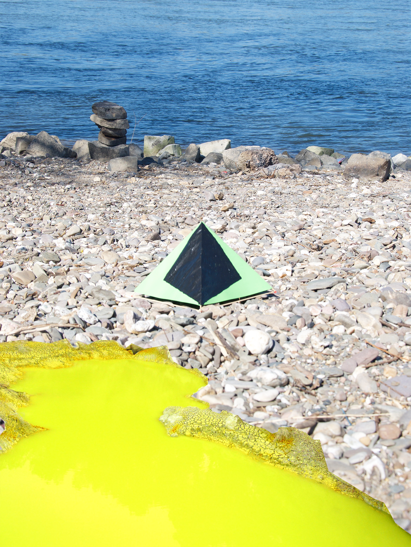 The foto is showing the sculpture Aunt Shanti's Corner by the artist Sandra Miriam Ehlen